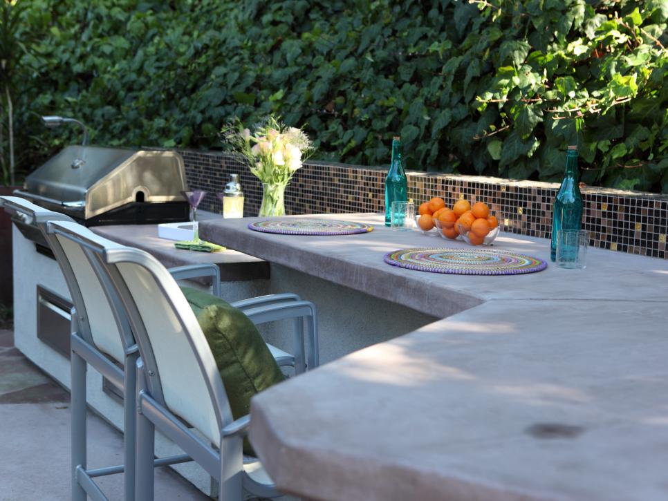 Outdoor Kitchens and Bars HGTV